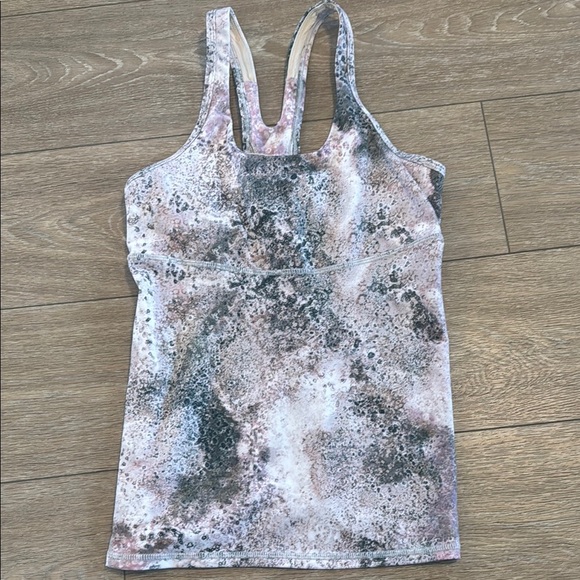 Lululemon Size 6 with built in sports bra - Picture 1 of 4